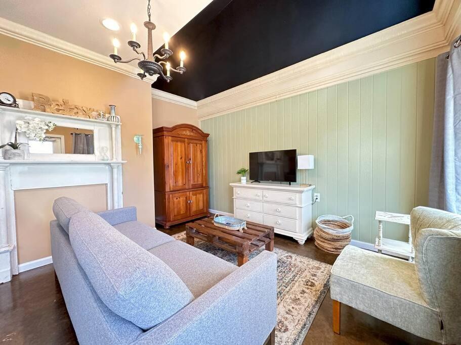 Haven At Hazel~downtown Loft Apartment