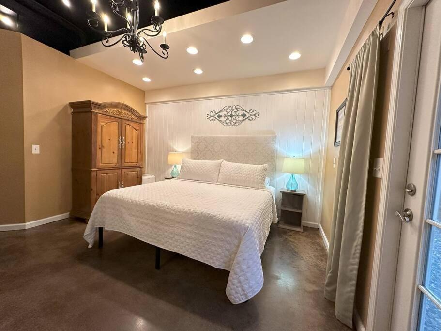 Haven At Hazel~downtown Loft Apartment *